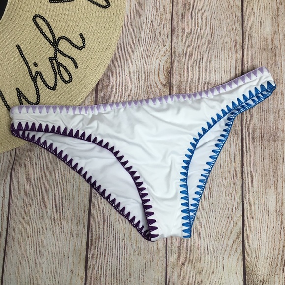Bar lll White Stitched Bikini Swim Bottoms Size Medium - Picture 3 of 8
